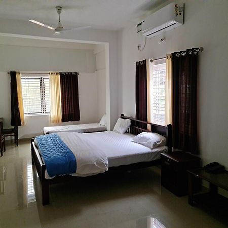 Hotel Blue Rays Bainduru Buitenkant foto
