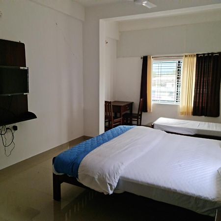 Hotel Blue Rays Bainduru Buitenkant foto