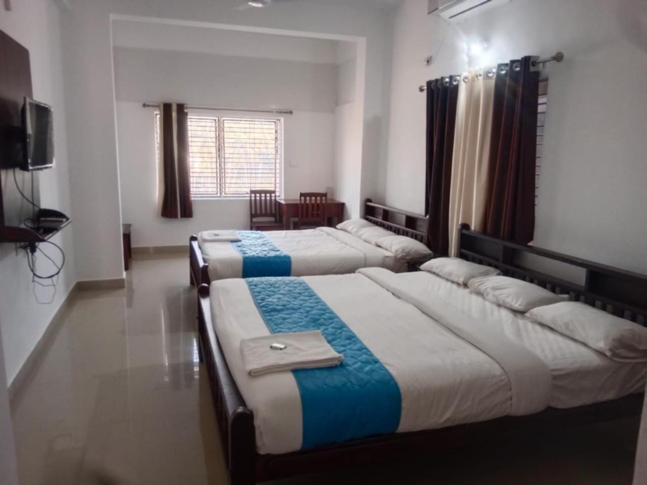 Hotel Blue Rays Bainduru Buitenkant foto