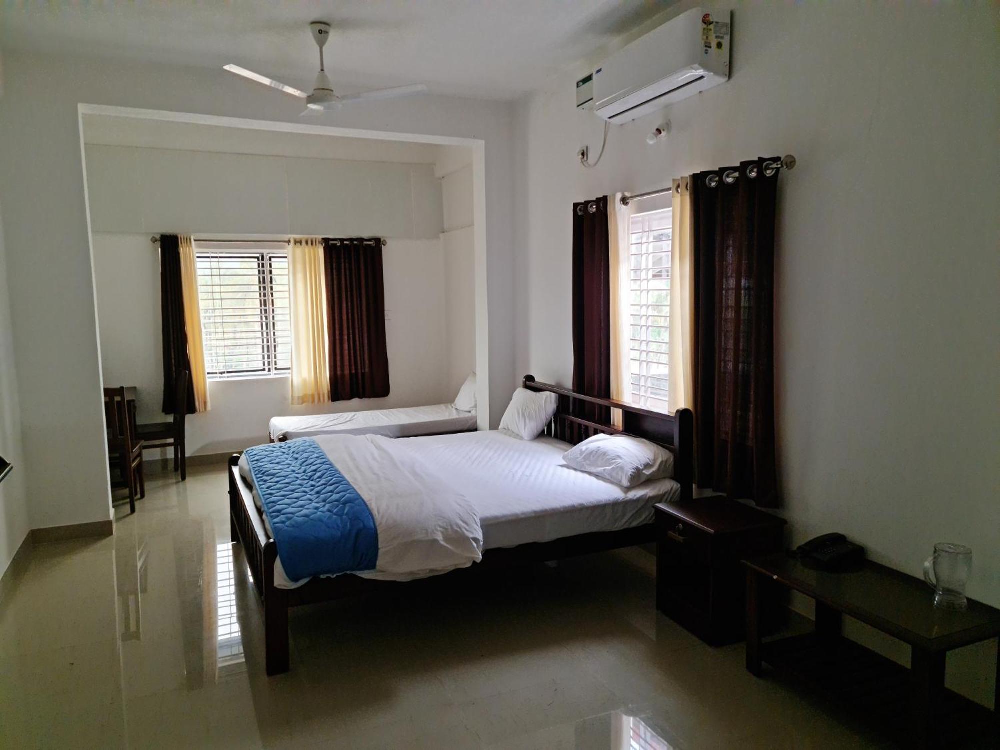 Hotel Blue Rays Bainduru Buitenkant foto
